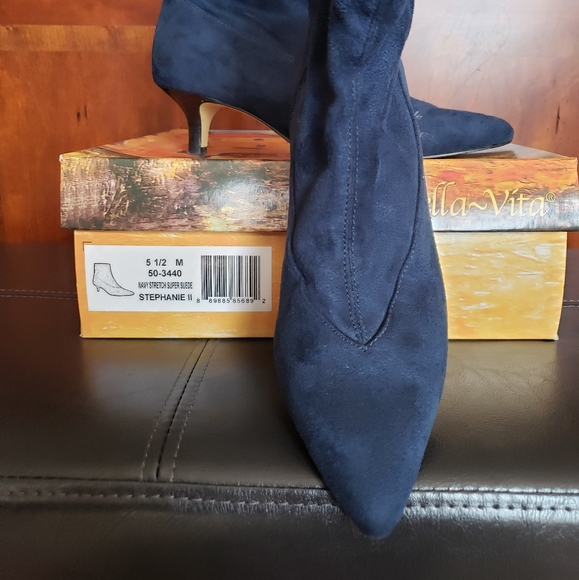 Bella Vita Stephanie II Ankle Kitten Heel Booties - Picture 6 of 7